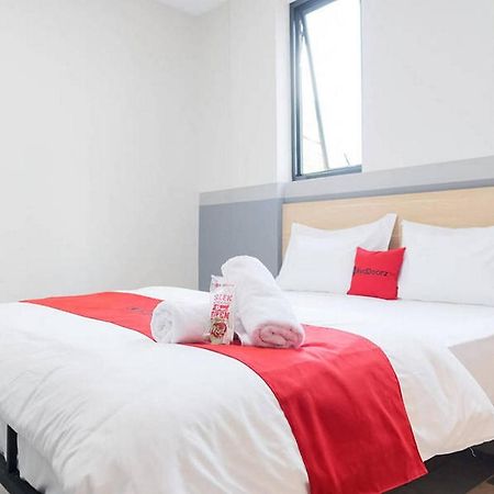 Reddoorz Plus Near Taman Anggrek Mall Jakarta Exteriér fotografie