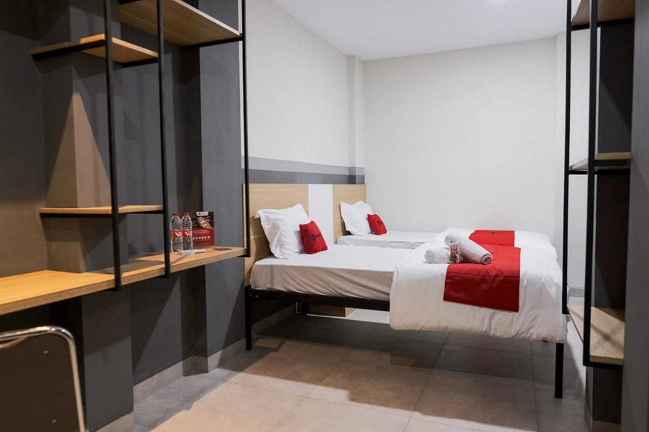 Reddoorz Plus Near Taman Anggrek Mall Jakarta Exteriér fotografie