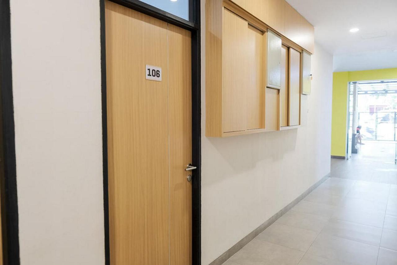 Reddoorz Plus Near Taman Anggrek Mall Jakarta Exteriér fotografie