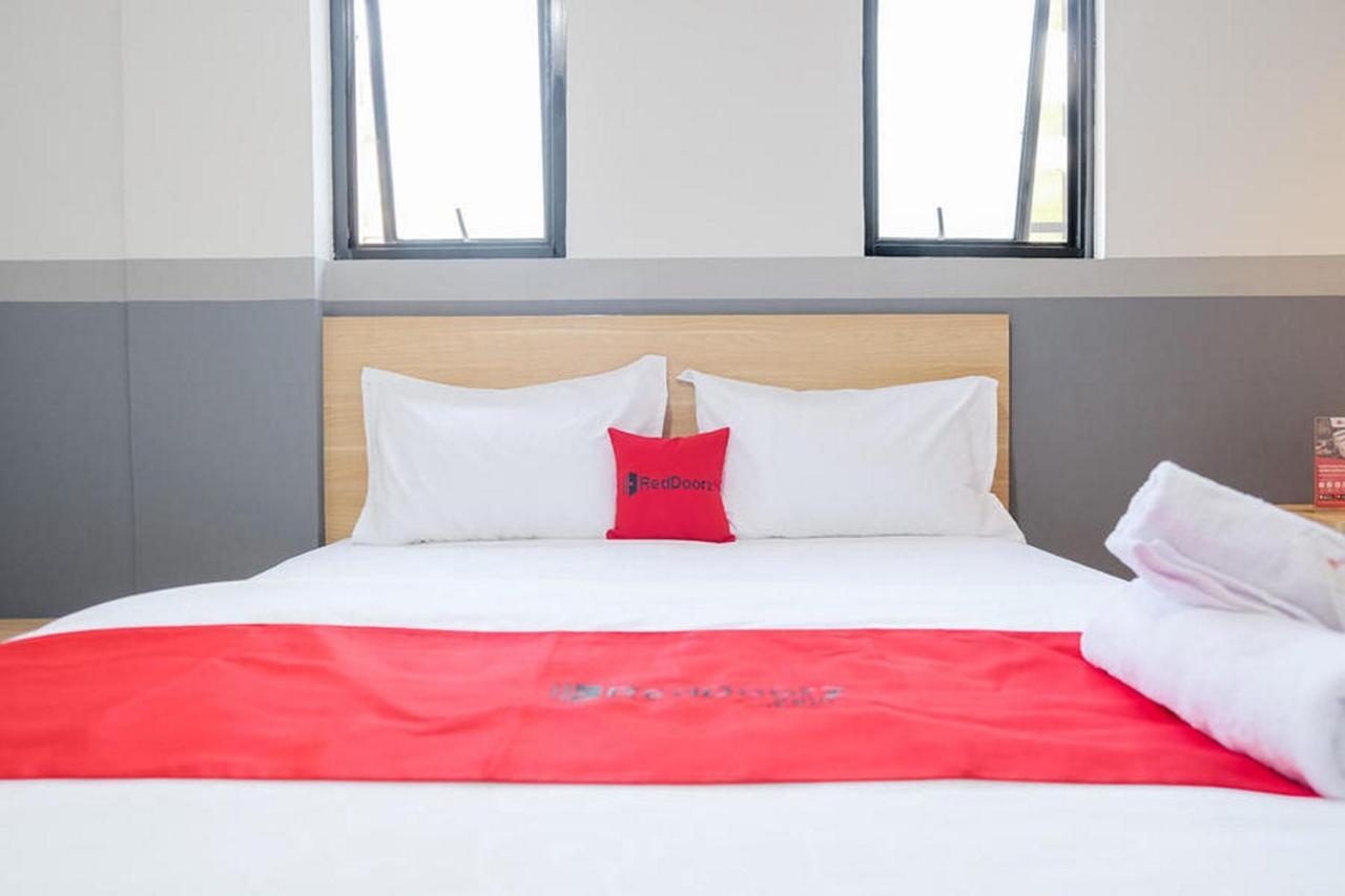 Reddoorz Plus Near Taman Anggrek Mall Jakarta Exteriér fotografie